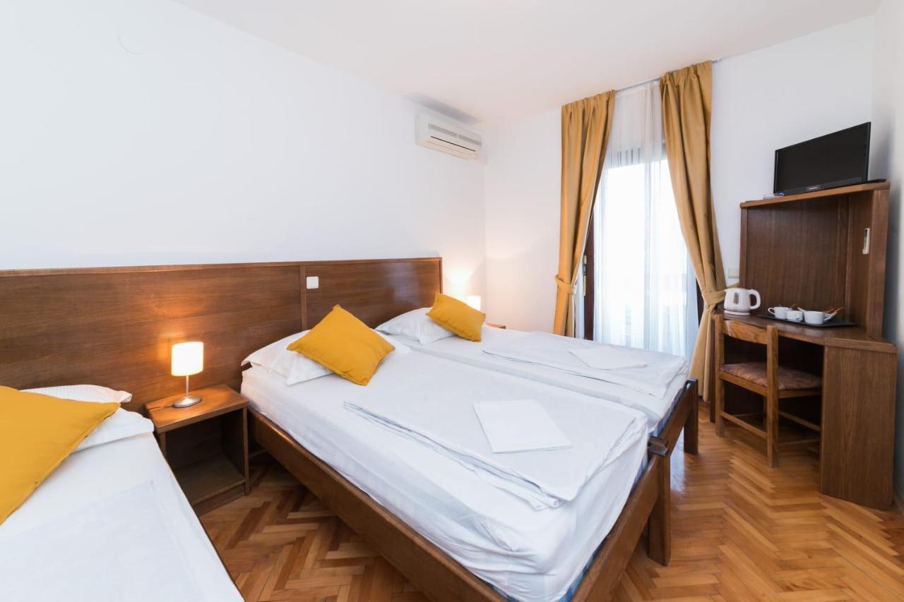 Mb Pag Bed&Breakfast Pag Town Esterno foto