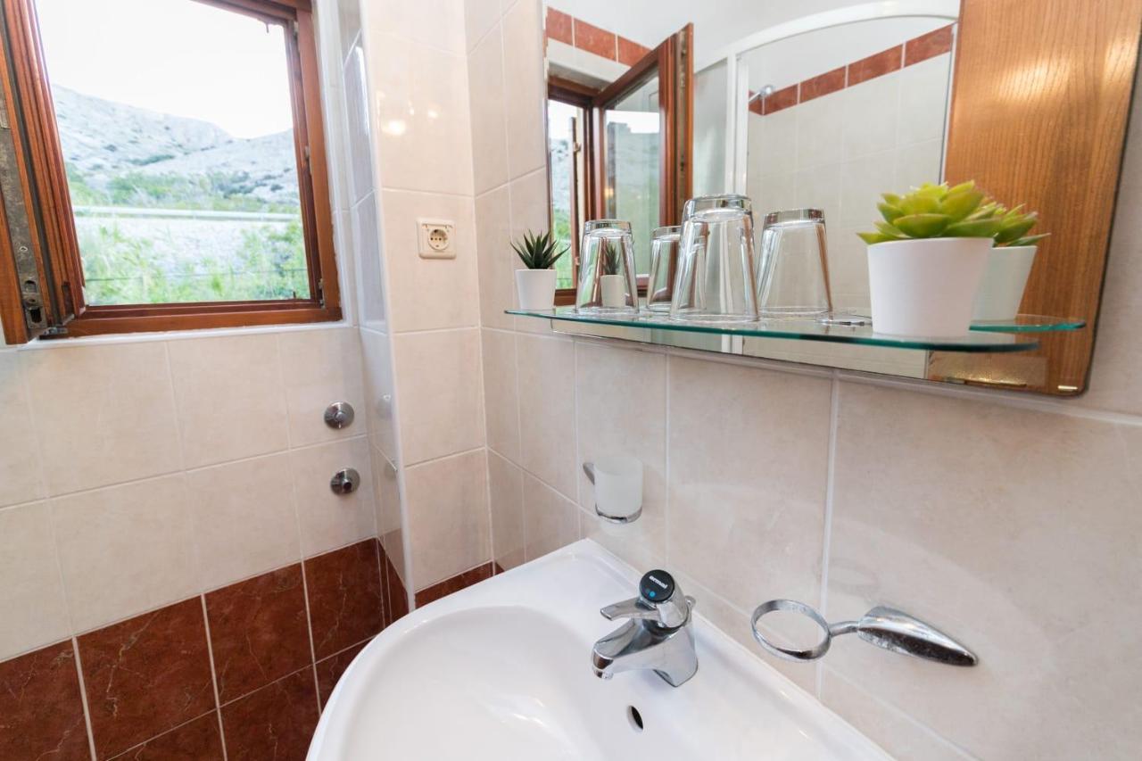 Mb Pag Bed&Breakfast Pag Town Esterno foto