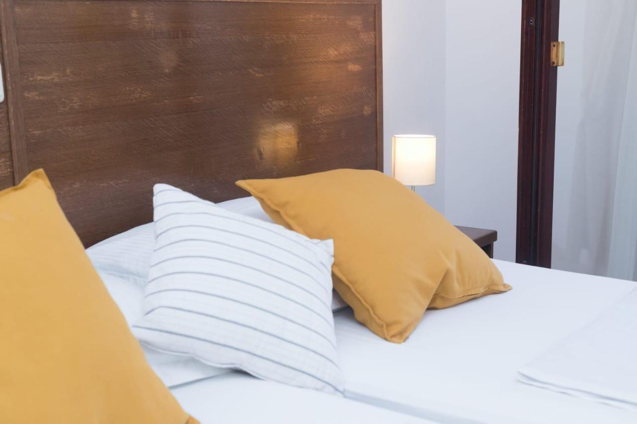 Mb Pag Bed&Breakfast Pag Town Esterno foto