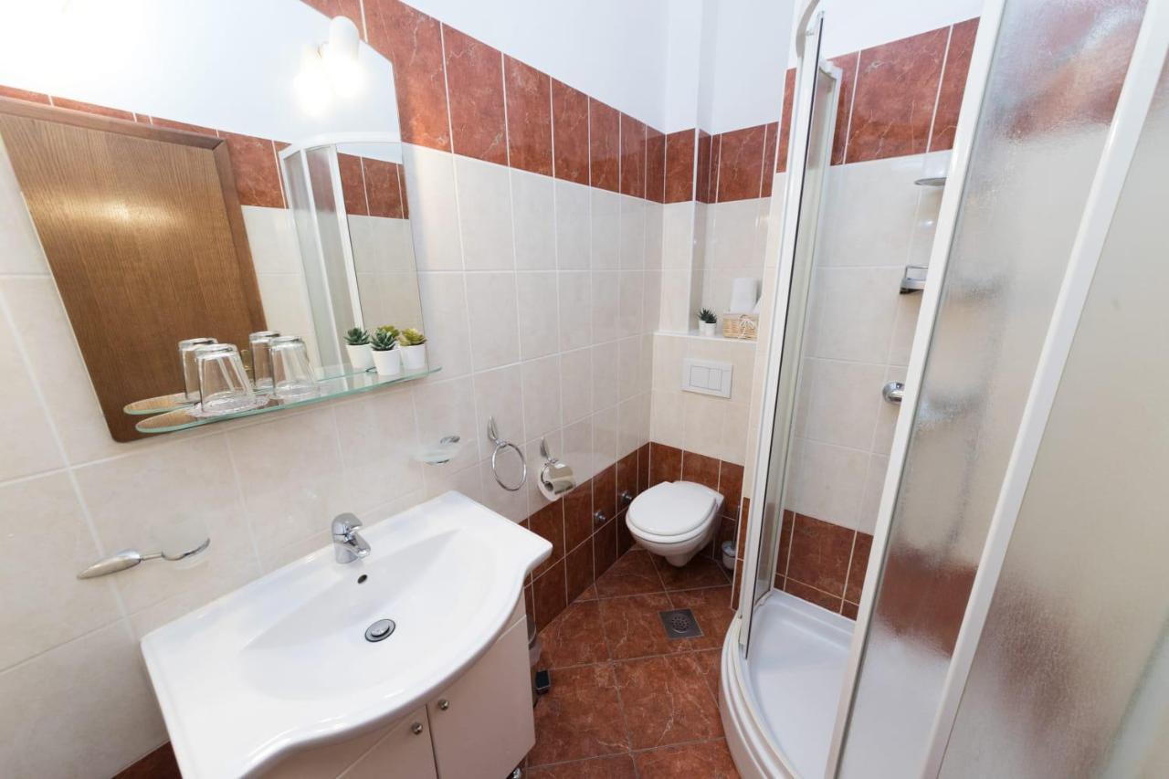 Mb Pag Bed&Breakfast Pag Town Esterno foto